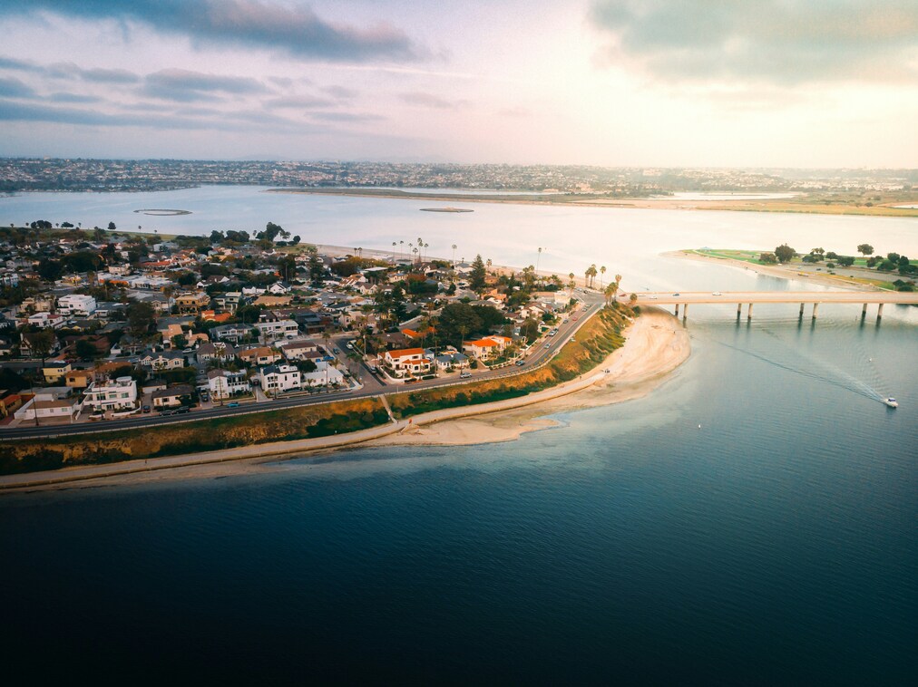adam-thomas-iBkXJjU9L4Q-unsplash (1)
